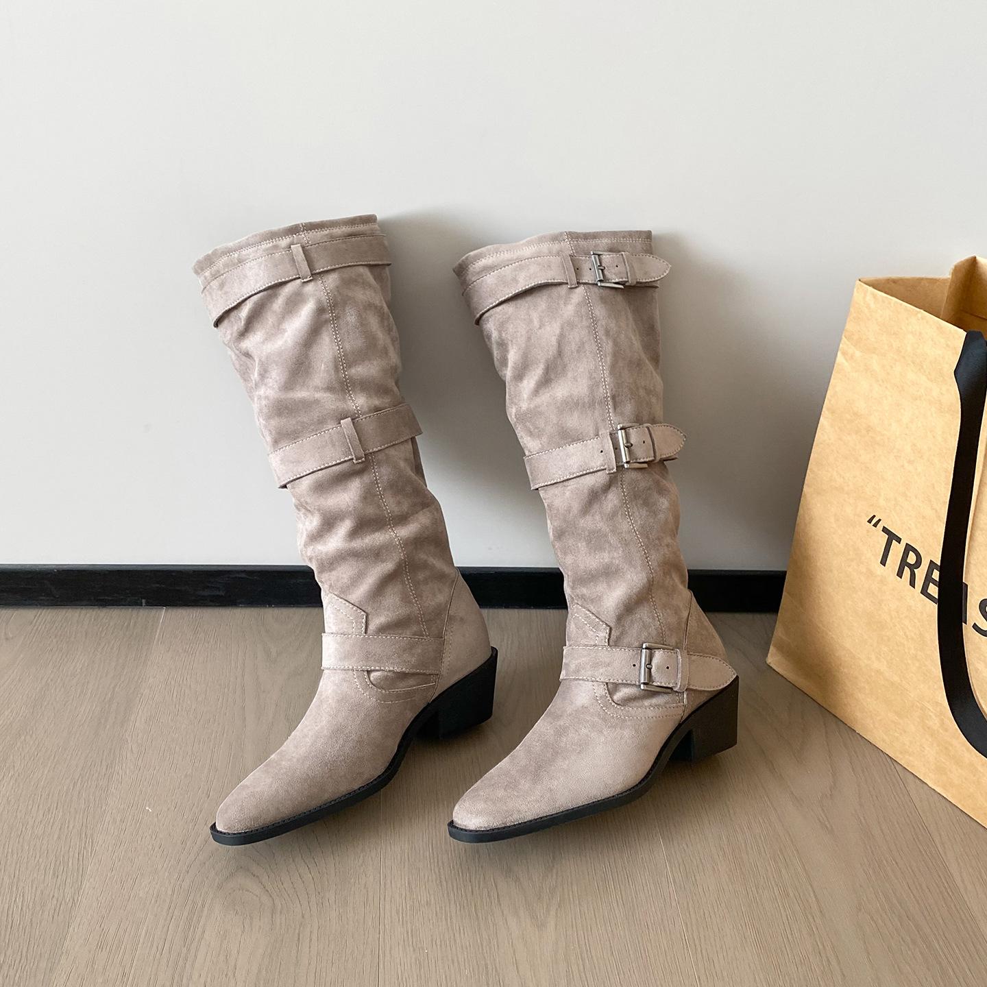 

Ретро сапоги-трубы в стиле пустоши, женские замшевые сапоги на заостренном каблуке, новинка осени и зимы 2025 года, сапоги в стиле вестерн 40 песочный