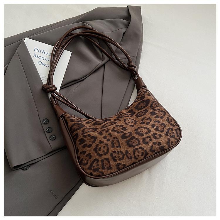 

Премиальная нишевая сумка 2025 новая ретро мода матовая сумка-пельмень на плечо сумка-мессенджер универсальная сумка-круассан женская