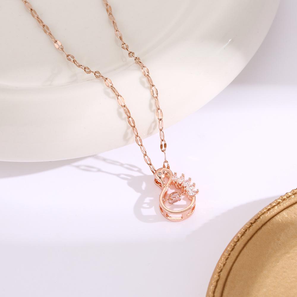 Hochwertige Damen Halskette aus Titanstahl mit vierblättrigem Kleeblatt - Nicht verblassend, vielseitige Schlüsselbeinkette