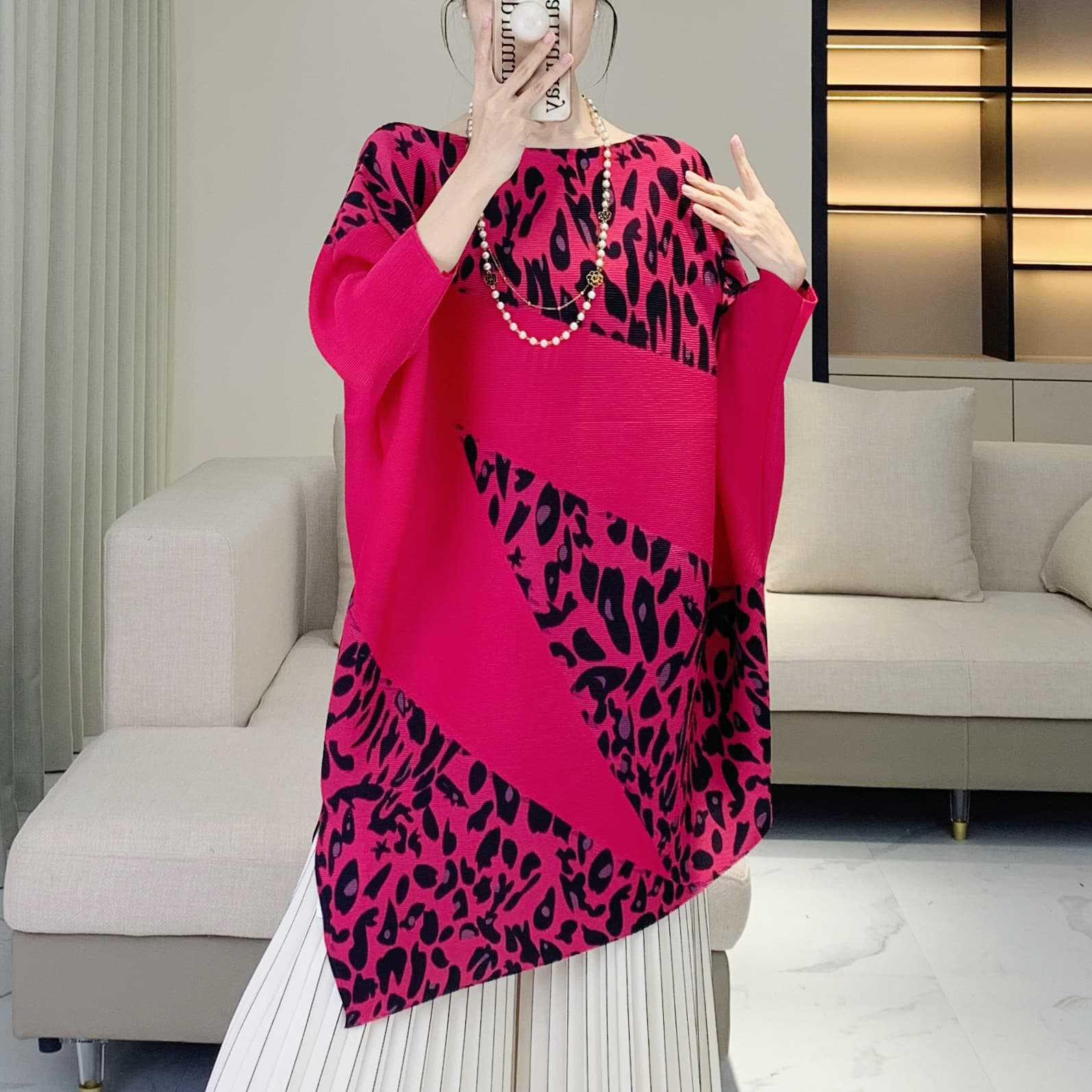 

Miyake Women s Leopard Print Colorblock Batwing Sleeve Dress - Spring/Autumn Fashion, Irregular Fit, Tummy-Covering, Ruched Style. One Size [Fits 90-160 Jin] розы красного