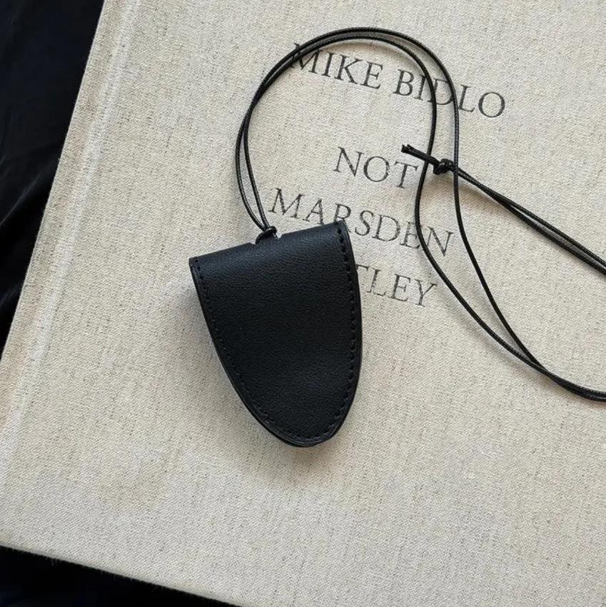 Portable Glasses Bag With Glasses Clip That Can Be Hung Around The Neck