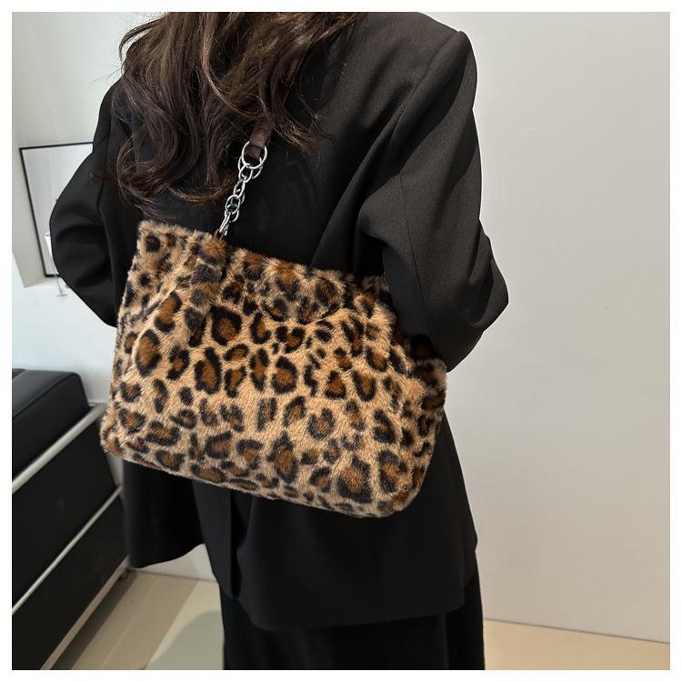 Trendy Leopardia Plyšová Reťazová Taška cez Rameno: Štýlový, Všestranný a Neformálny.
