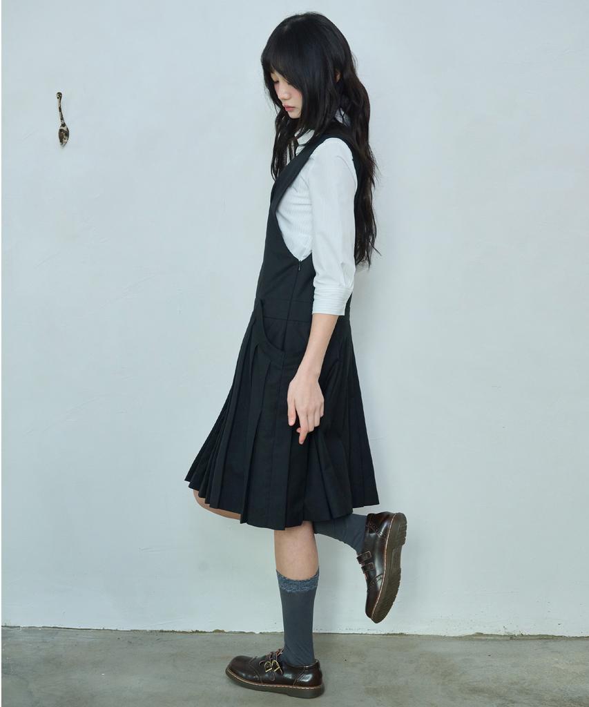 Leijeumiya Suzu Pleated Dress [Black]