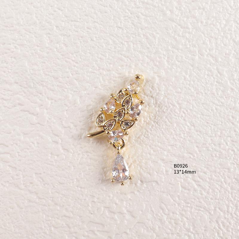 Trendiger Strass- und Zirkon-Nagelschmuck mit diamantbesetzten Metallpailletten