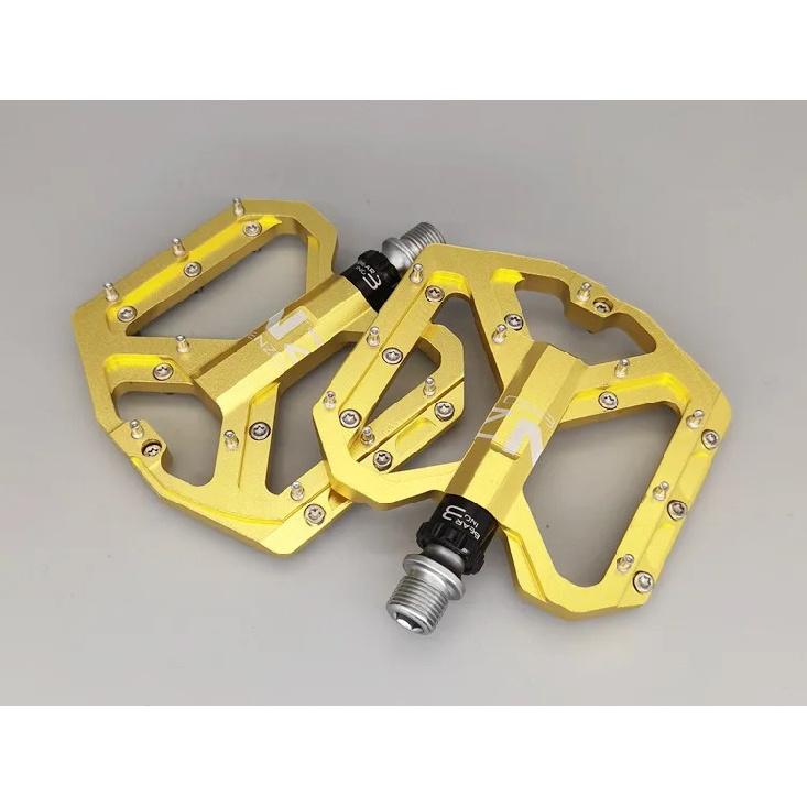 New Mountain Bike Pedals MTB Pedal Aluminum Bicycle Wide Platform Flat Pedals 9/16  Sealed Bearing Bicycle Pedals золотой