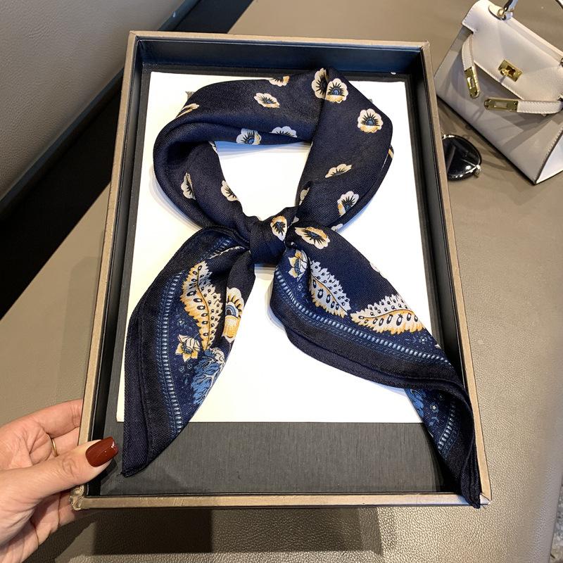 Spring And Autumn Small Square Scarf Classic Fashion Color Matching Silk Scarf Women'S Versatile Printing Sunshade Breathable Shawl Scarf Silk Scarf