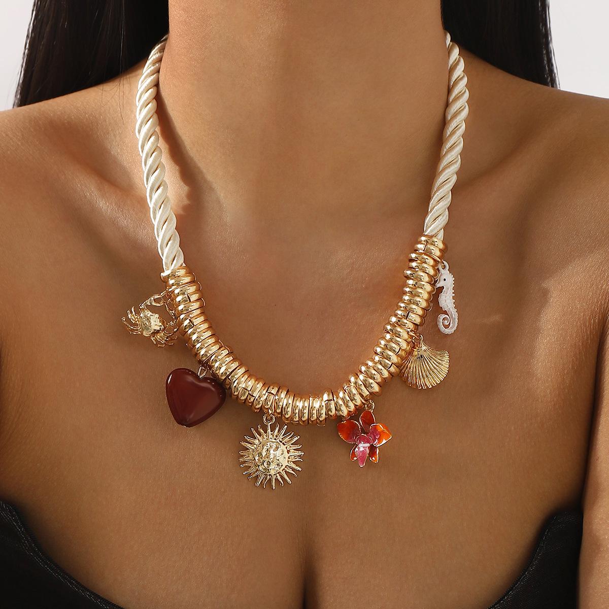 

Модное ожерелье для женских украшений золотой