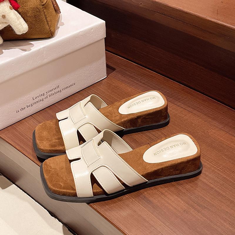 Versatile summer white outer slippers girl 2025 new niche fashion woven beach one-word drag fairy sandals