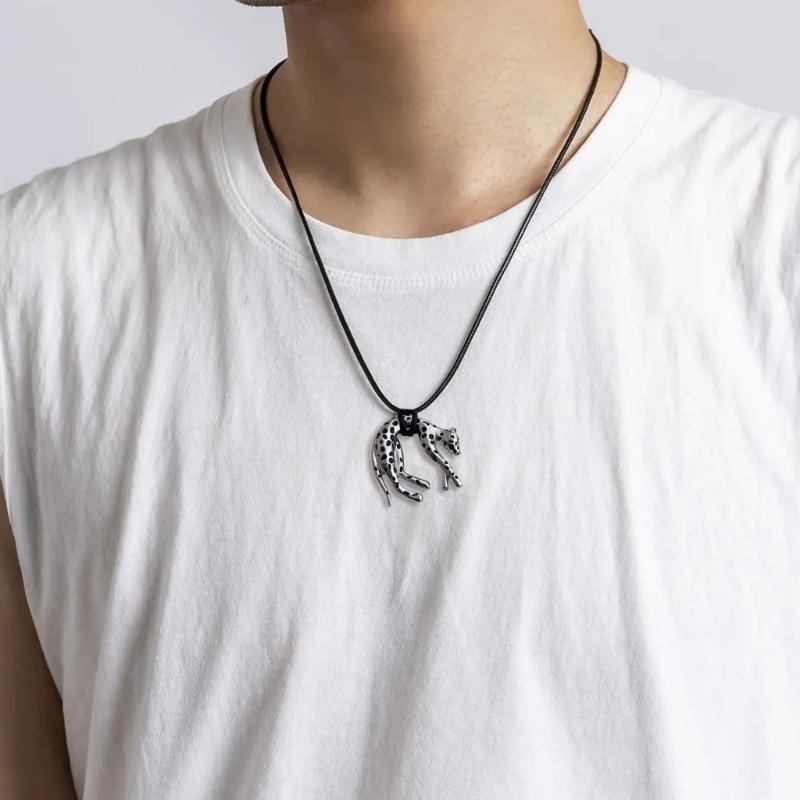 Leopardenförmige Anhängerkette mit galvanisierter Oberfläche, entworfen für elegante und stilvolle Outfits