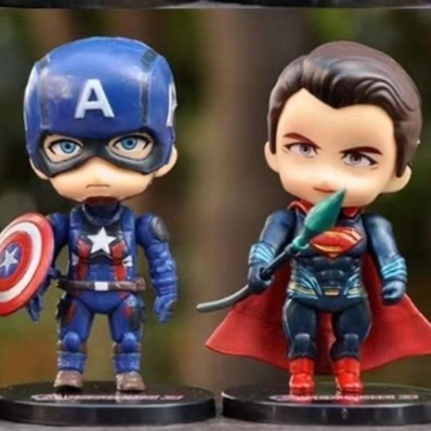 Scatola a Sorpresa Action Figures Marvel Avengers, Batman Iron Man Spider-Man Captain America Giocattoli, Ornamenti Modello da Collezione per Bambini e Fan