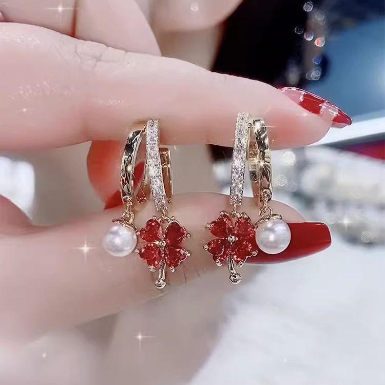 2025 New Fashion Purple Four-Leaf Clover Pearl Ear Cuffs – Trendy Luxury Earrings