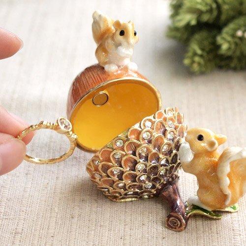Piearth, the Leading Brand of Crystal Jewelry Boxes, Offers the Acorn Design Jewelry Box At the Piearth Direct Shop.