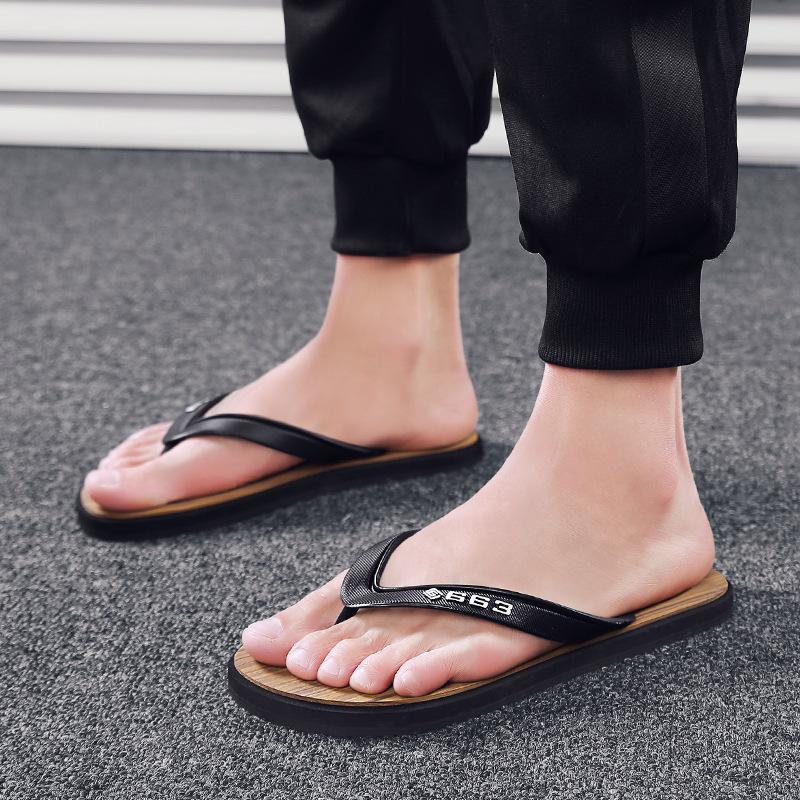 New flip-flops men's trendy outdoor slippers men's summer fashion outer wear men's foot pinching personality Vietnamese sandals beach shoes