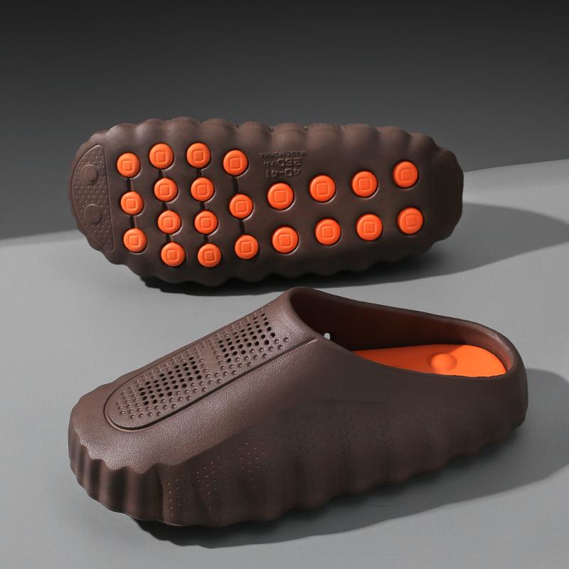 New Men's Slippers Outdoor Soft Thick Sole Slides Breathable Sandals Non-Slip Bathroom Slippers Lightweight Summer Beach Sandals