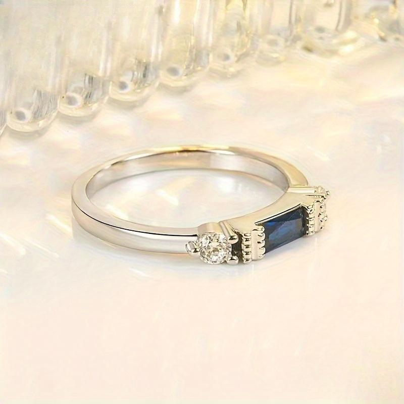 Emerald Ring for Women, Featuring A Geometric and Minimalist Design, A Fashionable Ring That Never Fades In A Long Time