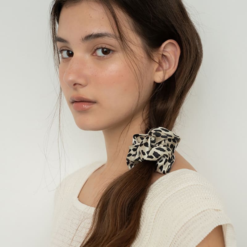 

Резинка для волос из шелка [Silk100%] с леопардовым принтом, Solana Leopard + Gift Wrapping