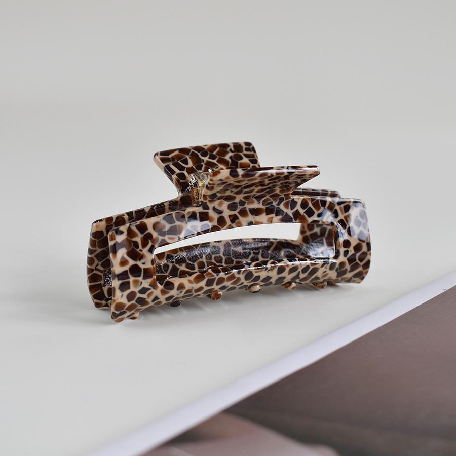 European & American Women’s Black & White Checkered Hair Clip - Large Acetate Acrylic Claw for Bun Hairstyles