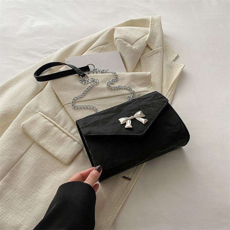 

Сумка-мессенджер с цепочкой, маленькая сумка 2024 года, новая красивая сумка-бабочка на плечо, повседневная, индивидуальная, трендовая, нишевая, маленькая квадратная сумка чёрный