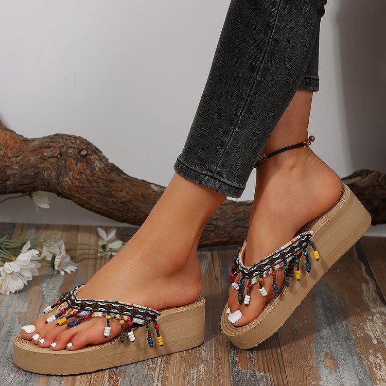 Muffin Clip Feet Flip-Flops Damen Sommer Draußen Tragen Bohemian Fashion Tassel Ethnic Wind Slope mit hochhackigen Strandschuhen