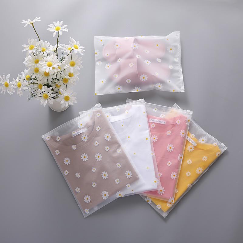 Daisy Reißverschlusstasche: Mattierte Kunststoffaufbewahrung für T-Shirts & Unterwäsche