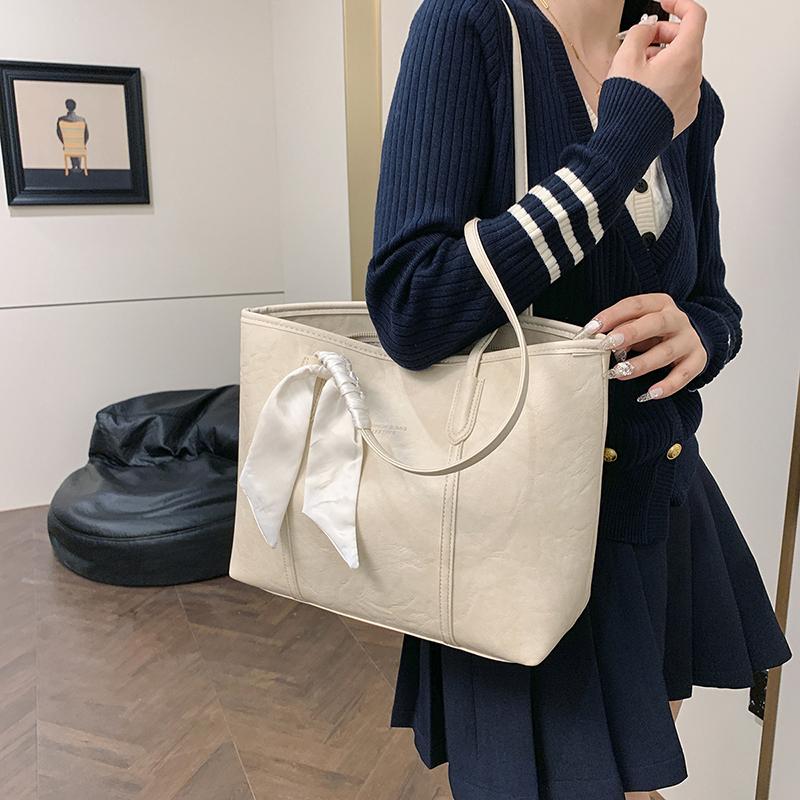 Retro vielseitige feminine Schultertasche einzigartige Schultertasche große Kapazität neue Mode Herbst und Winter
