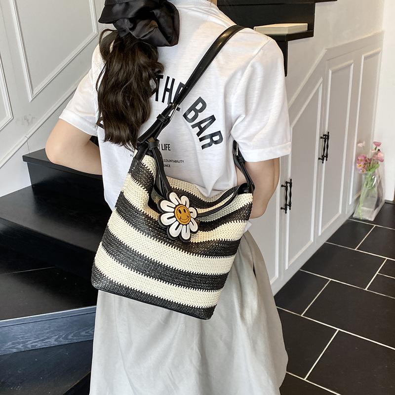Design sense bag women's summer contrasting color striped woven bag large capacity leisure vacation bucket bag