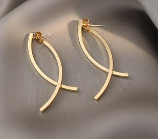 Wenjian Stainless Steel Cross Stud Earrings for Women - Slimming, Elegant Net Red Style