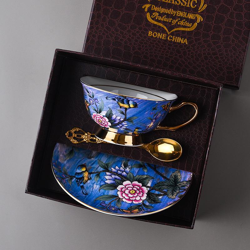 

Кружки для кофе из костяного фарфора с европейским узором в виде птиц, роскошные чашки для послеобеденного чая в Пномпене, розовые, синие, парная кружка, керамическая подарочная чашка 220ml