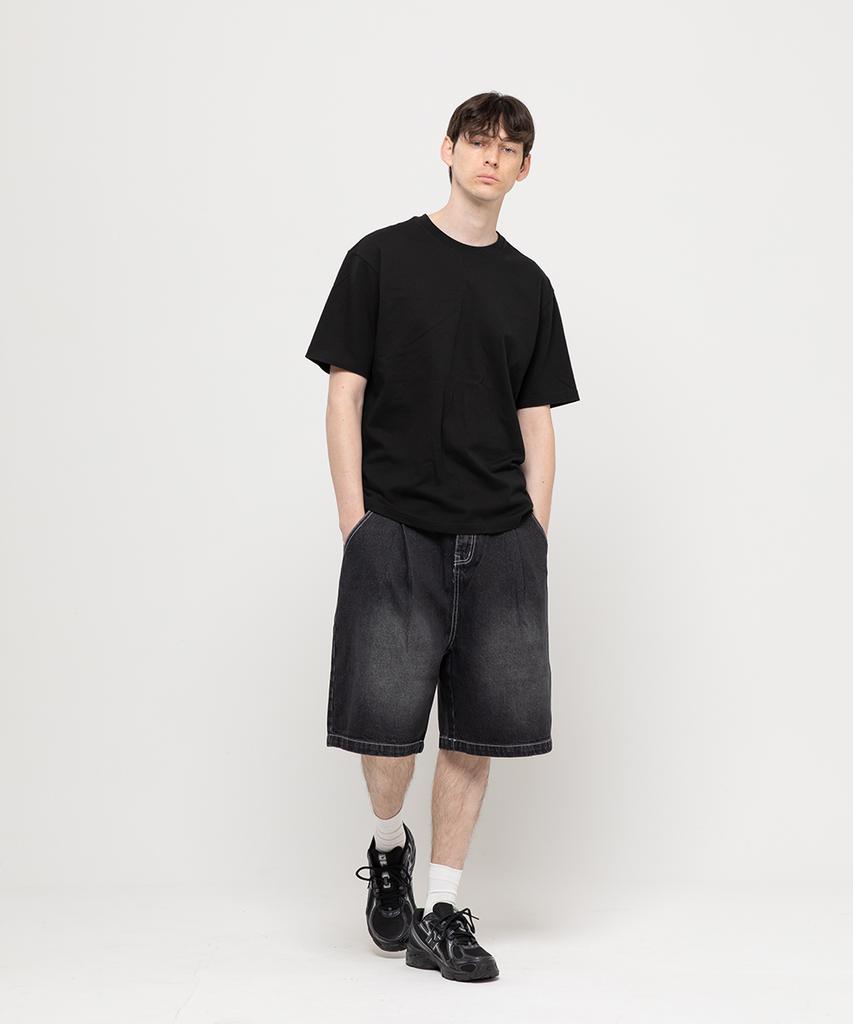CHAMBROS Wide Non-Faded Single-Pleat Bermuda Denim Half Pants [Washed Black]