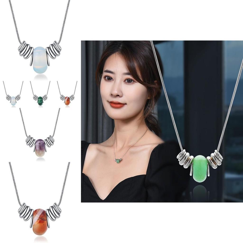 Elegante 2022 Naturkristall-Halskette für Frauen mit Titanstahl-Schlüsselbeinkette und geometrischem Design für stilvolle Geschenke