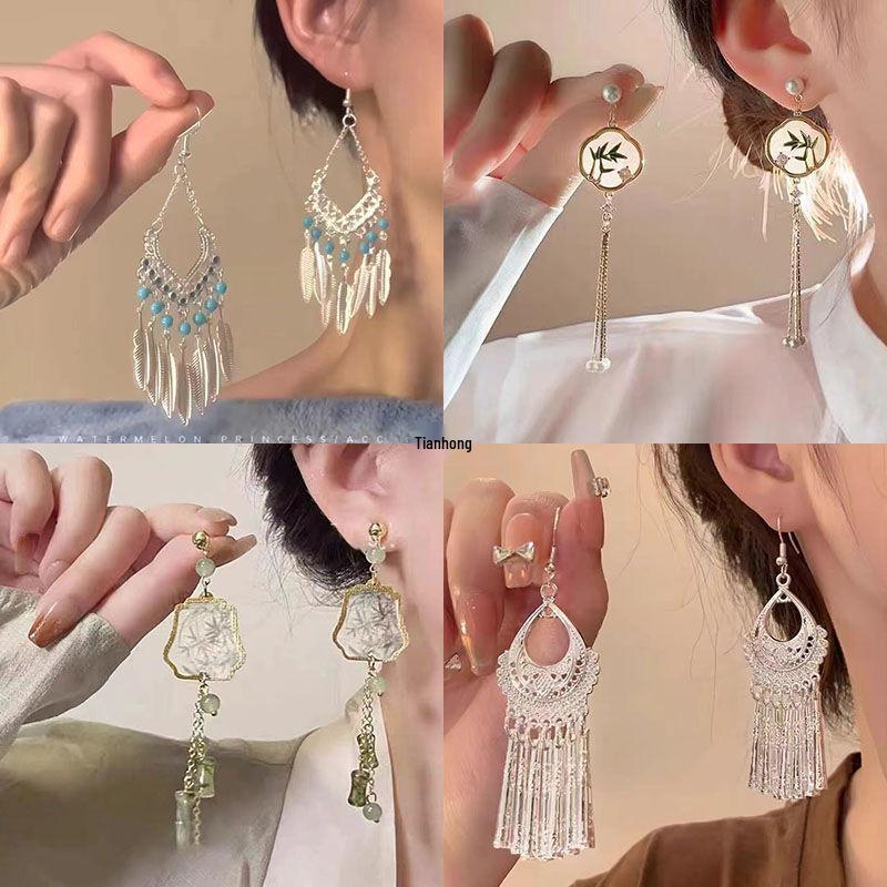 

Серьги с кисточками в этническом стиле Синьцзяна - Ретро аксессуары Ханфу Мяоцзян из Лицзяна, Юньнань. Ethnic Style Green Bamboo Tassel Earrings