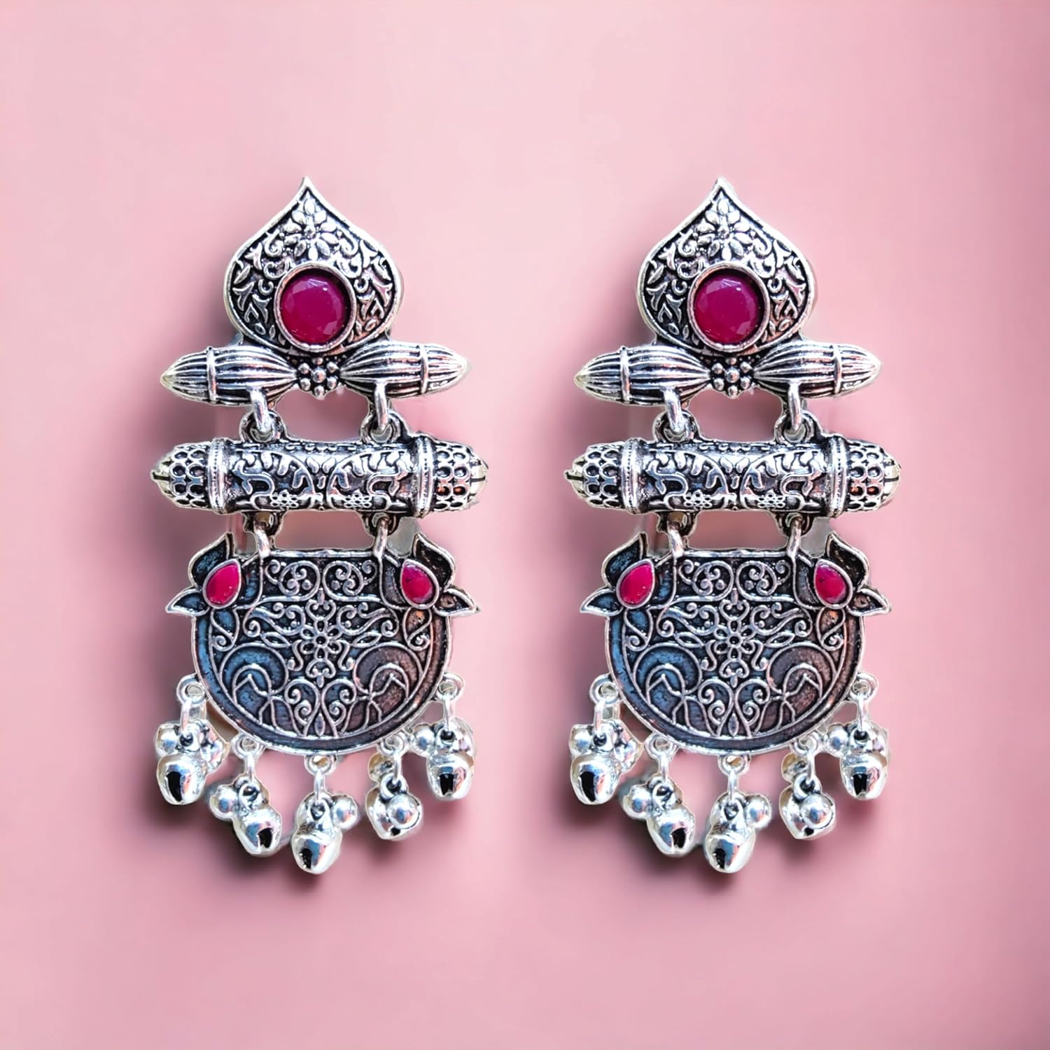 представляет комплект этнических черных длинных оксидированных серег-кольц Легкие Jhumki — фото 7