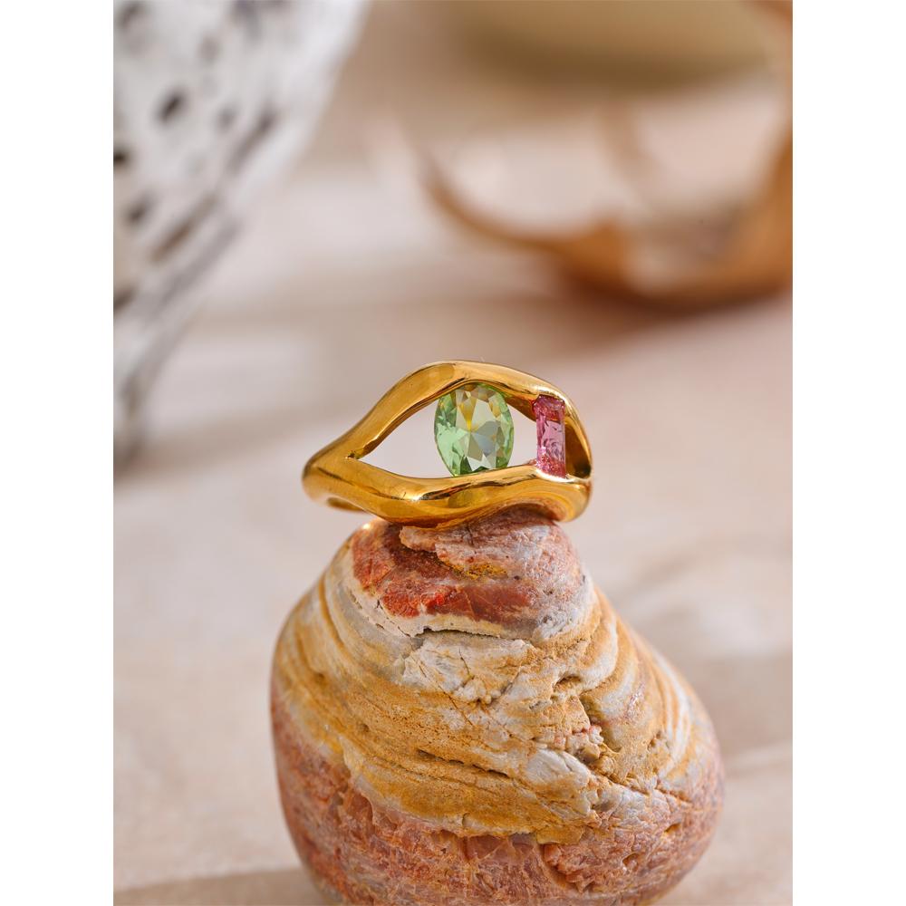 Eetit Fashion Unique Lip Design Ring for Women Golden Plated Cubic Zirconia Stainless Steel Finger Jewelry New Arrivals