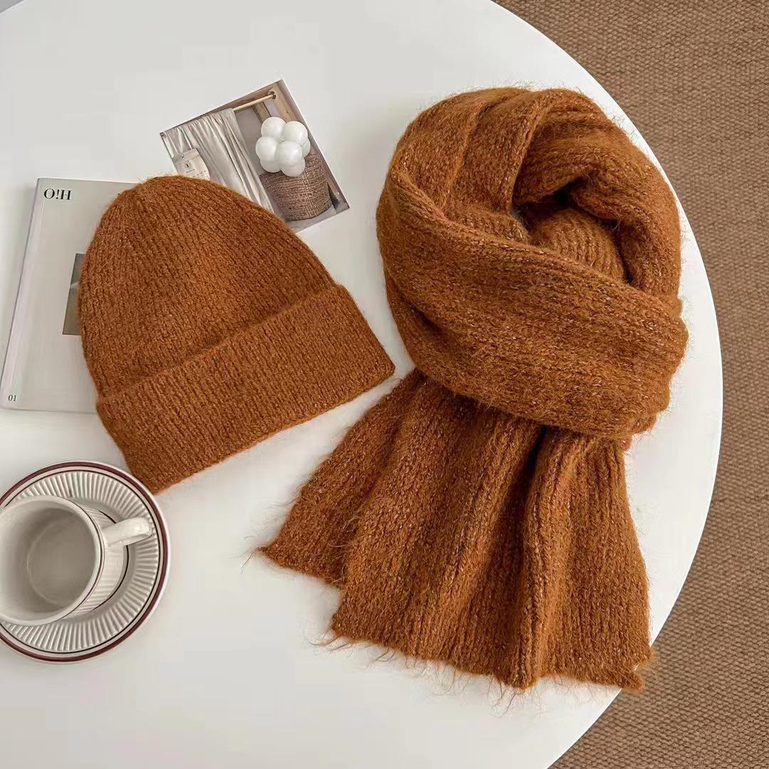 

Червоний вовняний набір шарф та шапка: Затишний трикотаж для осені та зими земля жовтий колір