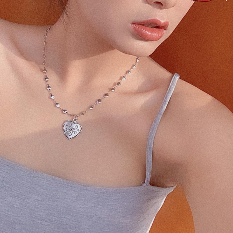 Retro Vintage Heart Necklace for Women Sweet Cool Style Geometric Pendant Lockbone Chain Quality Neck Chain Alloy Material