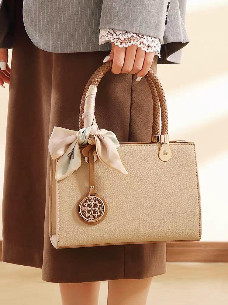 Retro Simple Handbag Spring and Summer Temperament Commuter Shoulder Bag Large Capacity Messenger Bag Solid Color Small Square
