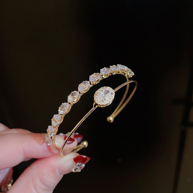 Elegant Geometric Rhinestone Zircon Buckle Bracelet: A Versatile and Luxurious Accessory for Women
