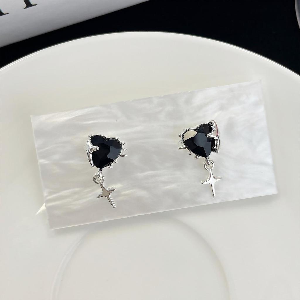 Set Cercei Stud Gotic Punk cu Cruce de Diavol pentru Femei - Design Dulce, Cool și Picant