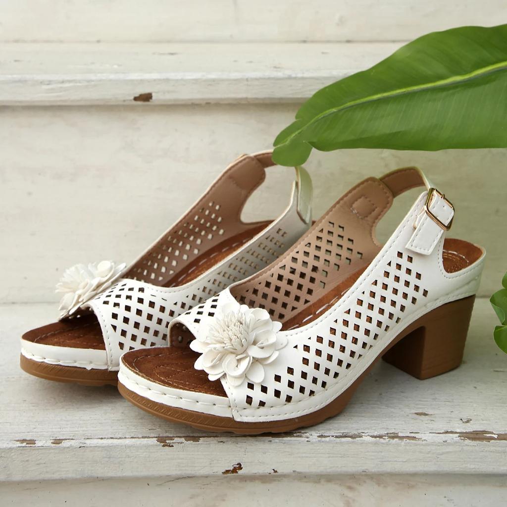 Sandálias de Salto Alto Espessas Florais da Moda para Mulheres Verão 2026 Tira Vazada Tamanho Grande Sapatos Femininos Sandálias de Plataforma de Deslizar