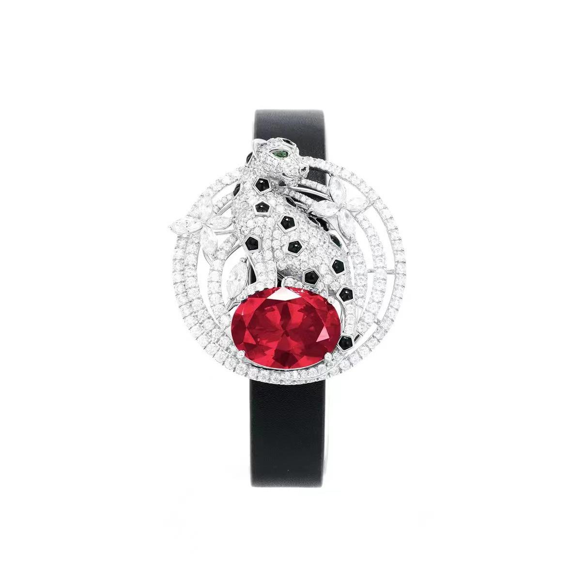 Luxury Women Jewelry Set Heavy Craft Leopard Bracelet Necklace Pendant Two Way Wear Red Corundum Emerald Leopard Watch Band