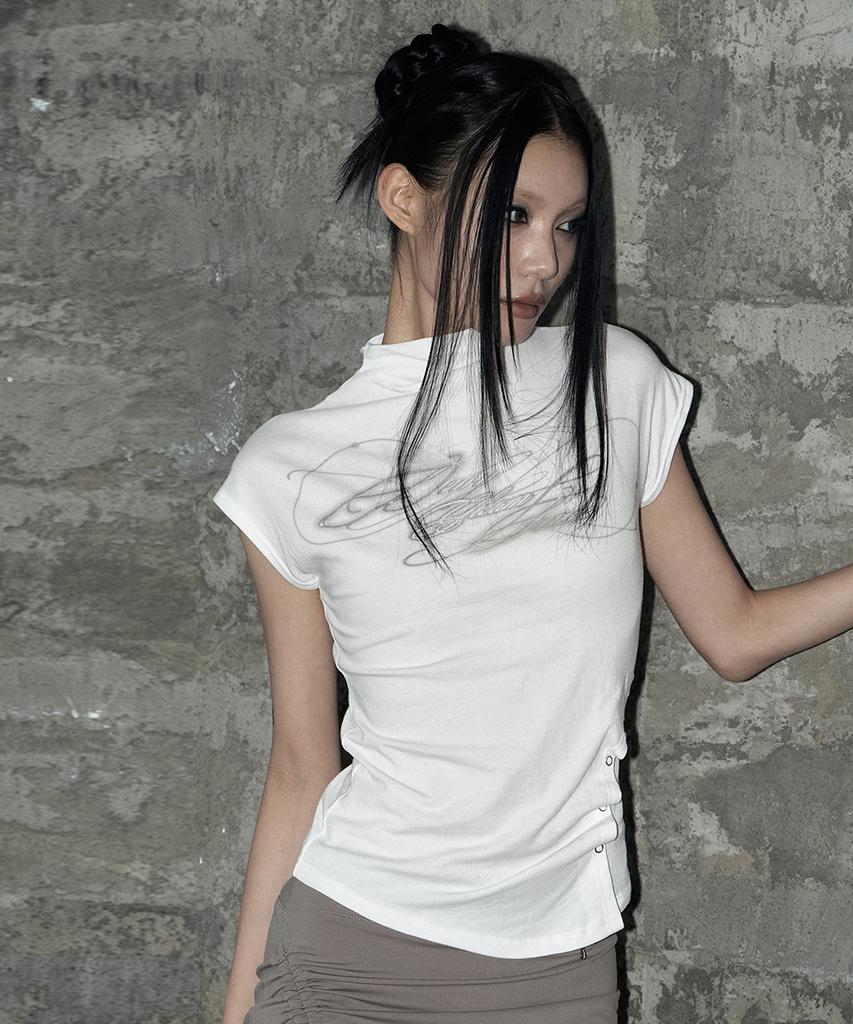 Aejeuyua Kitsch Snap Half-Neck T-Shirt White