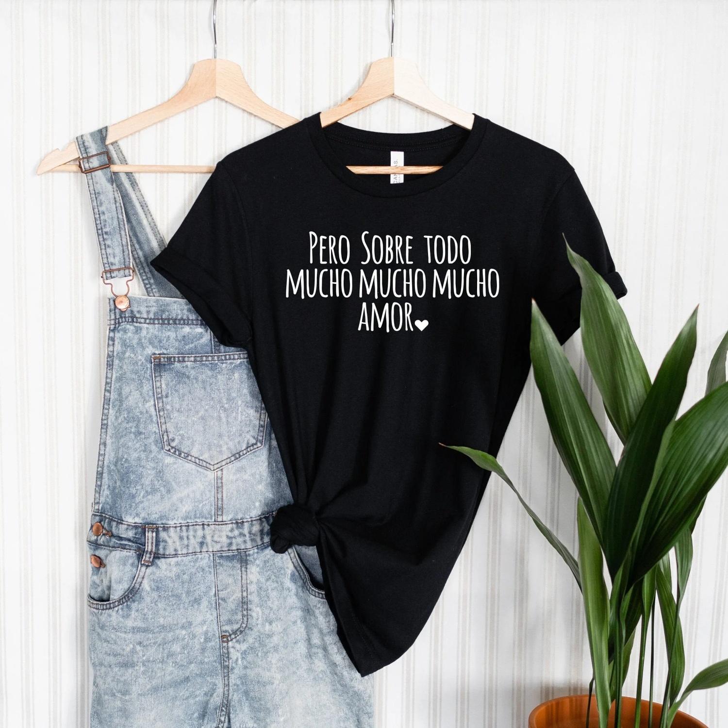 Latina Clothing Latin Sayings Pero sobre todo mucho amor love walter mercado latinx T shirt S чёрный