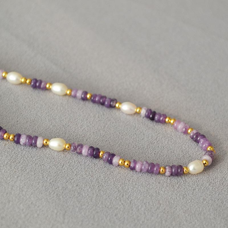 Spring and summer new European and American niche retro color real stone freshwater rice grains pearl beaded dopamine necklace collarbone chain