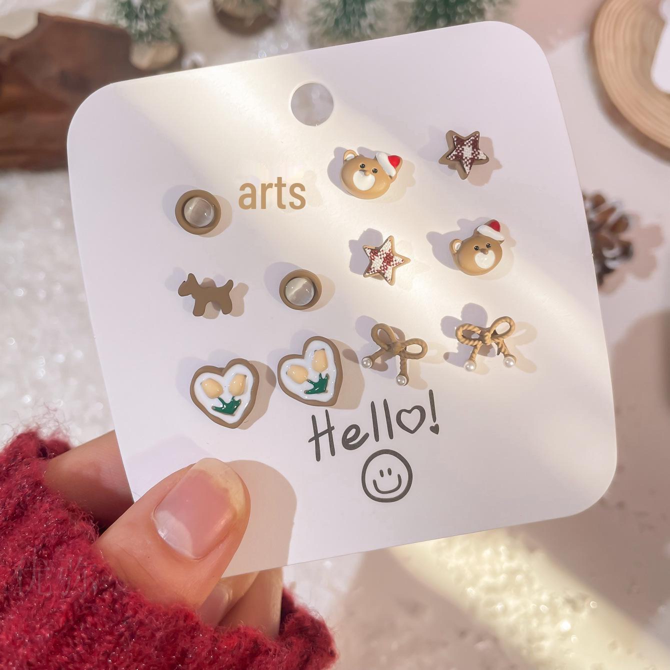 

Срібні сережки Милі маленькі ведмедики з рожевого срібла - осінньо-зимовий тренд в індустрії