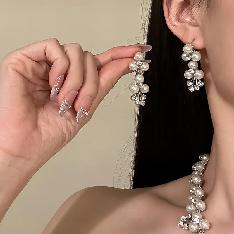 European and American Court Style Diamond-encrusted Geometric Flower Fringed Pearl Necklace Women's Sweater Chain Necklace