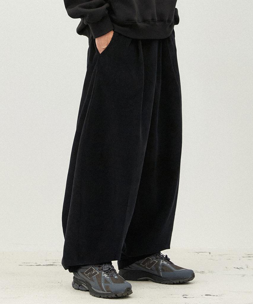 GAKKAI UNIONS One-Pleat Corduroy Balloon Pants Black
