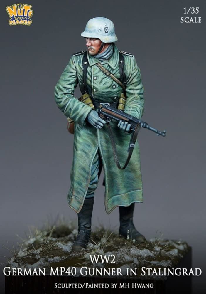 Nuts Planet 1/35 WWII German Wehrmacht Non-Commissioned Officer in Coat Holding MP40, Stalingrad Resin Kit NP-35007 Molded Color