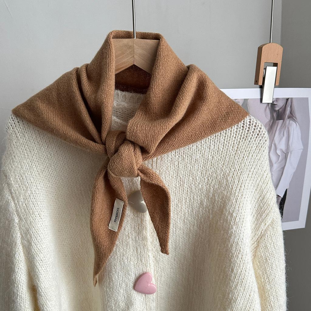 A Solid Color Wool Knitted Triangle Scarf for Women, Can Be Worn as a Fake Collar, Decorative Scarf for Air-Conditioned Rooms, Fashionable Shawl
