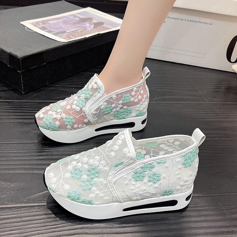 Spring and Summer New Round Head Cover Foot Thick Sole Casual Large Size Women's Deep Mouth Sports Embroidery Mesh Single Shoes Women