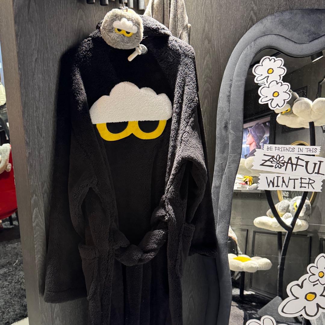 

[USED] ZOA Robe Gown Pop-Up G-DRAGON